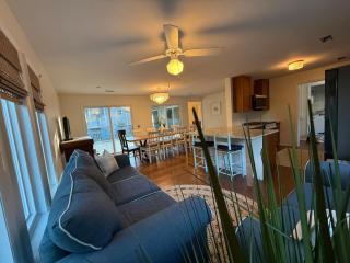 The Ugly Dolphin a Stylish Home for 12 - 1