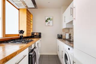 Stylish Canary Wharf Gem with Terrace - O2 & Excel - Sleeps 4 - 7