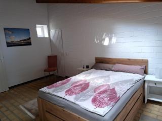 Ferienwohnung, ruhig im Grünen - 9