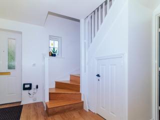 Pass the Keys Spacious 4-Bedroom Home Prime Hatfield Location - 3