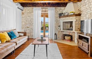 Beautiful Home In Cabrunici - 8