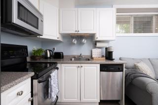 2 bedroom suite Walk to SkyTrain, Grocery, Macdonald & more - 8