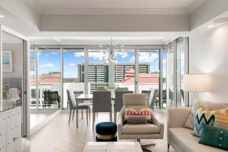 1706 South Admiralty House - 3