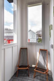 Boho Chic - Close to Broadway, King Bed, Fast WiFI - 8