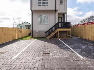 Boho Chic - Close to Broadway, King Bed, Fast WiFI - 3