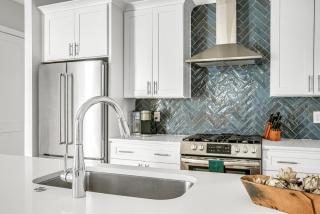 Boho Chic - Close to Broadway, King Bed, Fast WiFI - 2