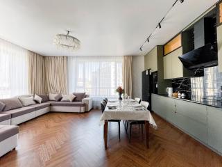 A spacious apartment with a mountain view - 0