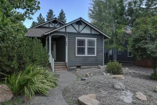 Huckleberry Cottage - 0