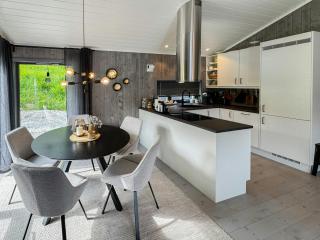Luxury By The Fjord In Ranvik - 5