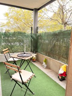 Logement 2 pièces cosy avec parking privé - 1