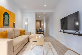 Spacious 2-Bedroom Apartment in Central Madrid Steps away from Plaza España Conde Duque I - 9