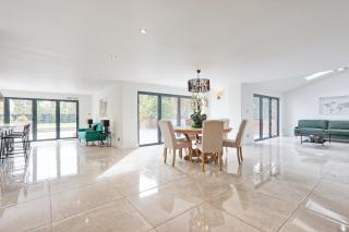 Mayrose House - 6BR 4BATH Luxe Spacious Retreat - 1