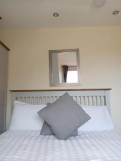 Luxurious Edinburgh Townhouse with Hot Tub - 2