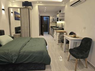 El Hambra Compound - 4