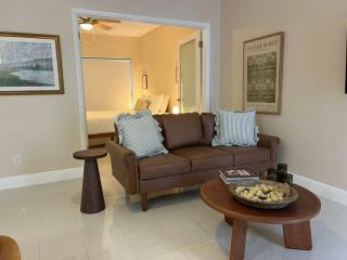 Open-Concept Urban Stay - 5