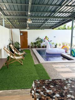 De Space Homestay with Private Pool at Balok - 6
