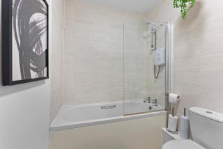Beautiful 3 Bed in Manchester - Garden - 2