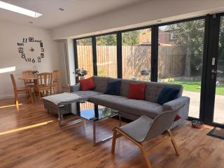 Central Cardiff Home -Parking & Garden - 0