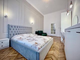 Cris & Ema Luxury Downtown Apartment - 4