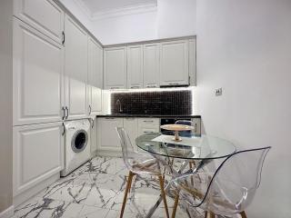 Cris & Ema Luxury Downtown Apartment - 1
