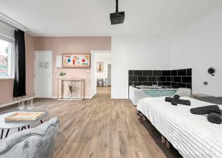 Balnéo privée & cinéma XXL - Logement premium à Tourcoing - 2
