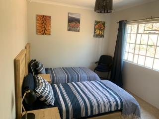 Green Door Cottage - 2
