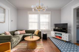 Relaxing Vibrant and Upscale 1Bedroom 1Bath Apartment - 6