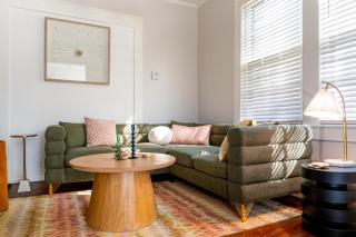 Relaxing Vibrant and Upscale 1Bedroom 1Bath Apartment - 8