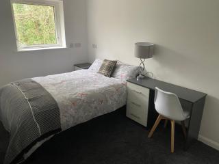 Five Bedroom House by Brookland Stays Serviced Accommodation Short Lets Sheffield with Free WiFi - 5