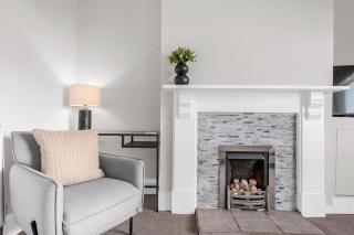 Three Bedroom House by Brookland Stays Serviced Accommodation Short Lets Manchester with Free WiFi - 1