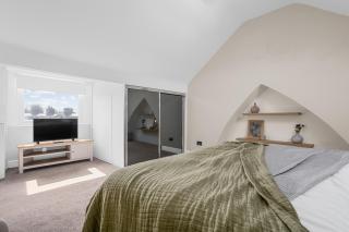 3-Bed House by Brookland Stays in Manchester Free Wi-Fi - 5