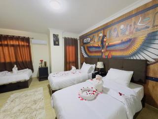 Phoenix Pyramids View Inn - 2