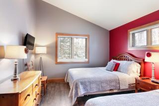 Ski-In 5BR Retreat at Boyne Mtn - Walk to Lifts & Fun! - 2