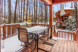 Ski-In 5BR Retreat at Boyne Mtn - Walk to Lifts & Fun! - 8