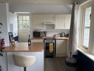 Lighthouse Cottage - 6