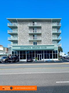 Oceanfront building with studio - 5