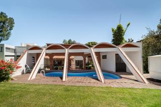 Casa Mexicana con Alberca Techada y Jardín - 6