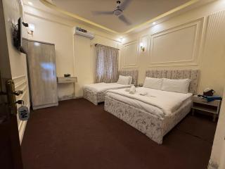 White Rose Guest House - Nueplex - Agha Khan - Airport Karachi - 1