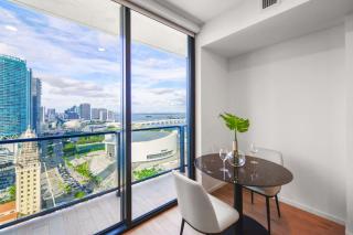 MVR - Sleek Studio with Iconic Downtown Views - 1