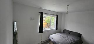 Double Room in shared Quiet House - 8