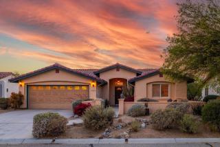 Kid-Friendly Gorgeous 3Bed, 2Bath Desert House - 0