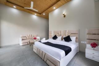 The Corner House I Pet friendly & Serviced Villa I Open Air Lawn & Plunge Pool I Bonfire I Dance I Music I Full Party I Kasauli By Exotic Stays - 9