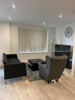 Modern Downtown Escape - 7