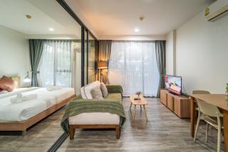 Elegant 1BR Garden-View Condo - The Deck Patong - 9