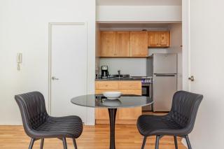 Blueground Chelsea washer nr The High Line NYC-2020 - 6