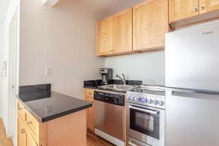 Blueground Chelsea washer nr The High Line NYC-2020 - 5