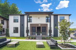 The Barbee 102 - Contemporary First Floor Views - 8