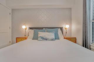 The Barbee 102 - Contemporary First Floor Views - 7