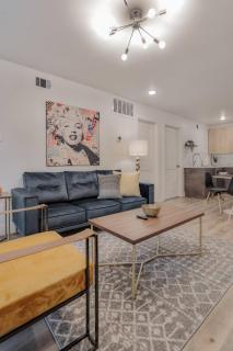 The Barbee 102 - Contemporary First Floor Views - 5