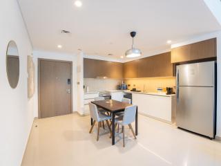 EasyGo - Exceptional 2BDR- Large Terrace-Pool Access - 5